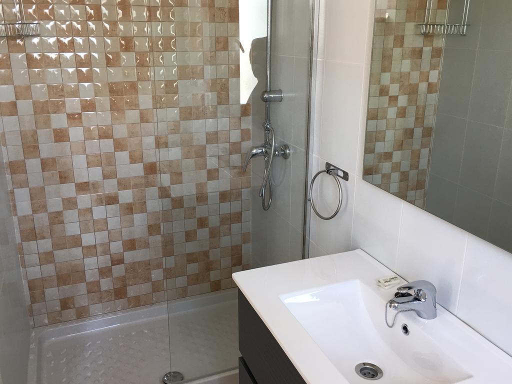 Apartamentos Carmen Teresa Torremolinos Exteriör bild