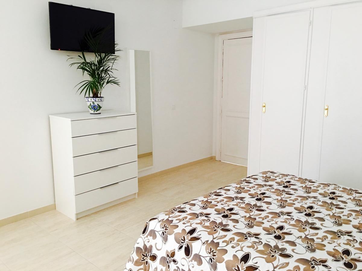Apartamentos Carmen Teresa Torremolinos Exteriör bild